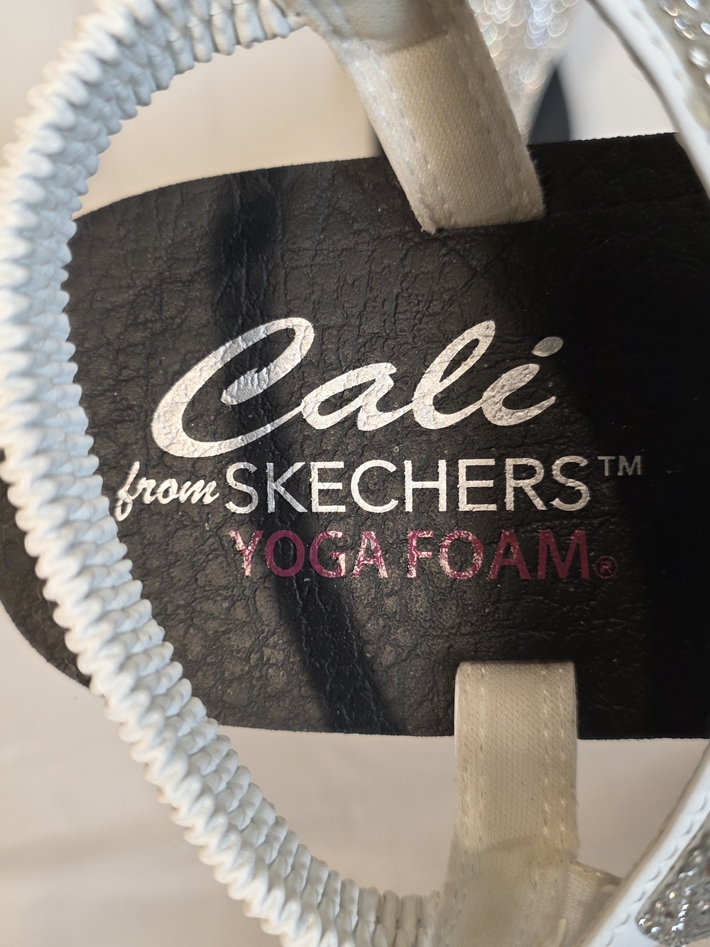Cali From Skechers Yoga Foam Sandals White With Rhinestones Sz 10 Display Model - Picture 2 of 7